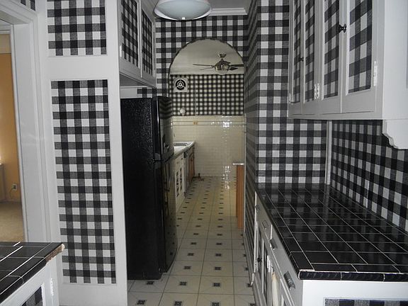 3rd image of 6901 S Oglesby Ave APT 10C