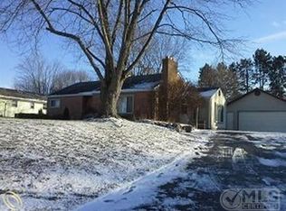 3125 Mann Rd, Waterford, MI 48329