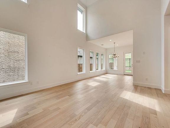 5th image of 4880 Cumberland Cir