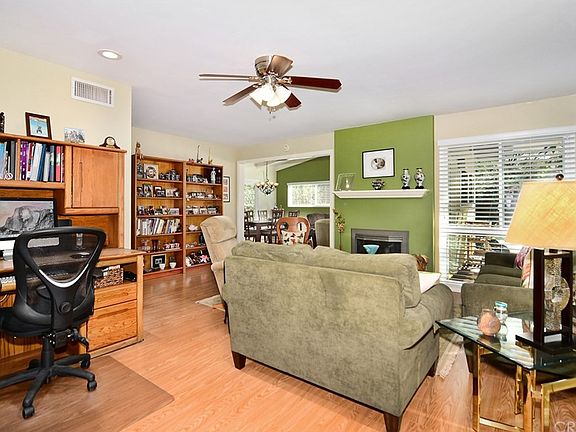 4th image of 22954 Blythe St