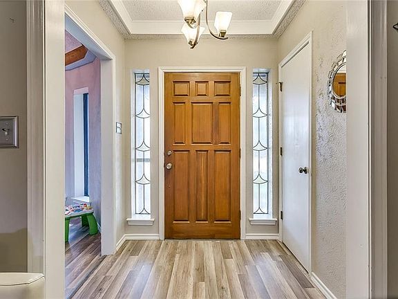 4th image of 2507 Driskill Dr