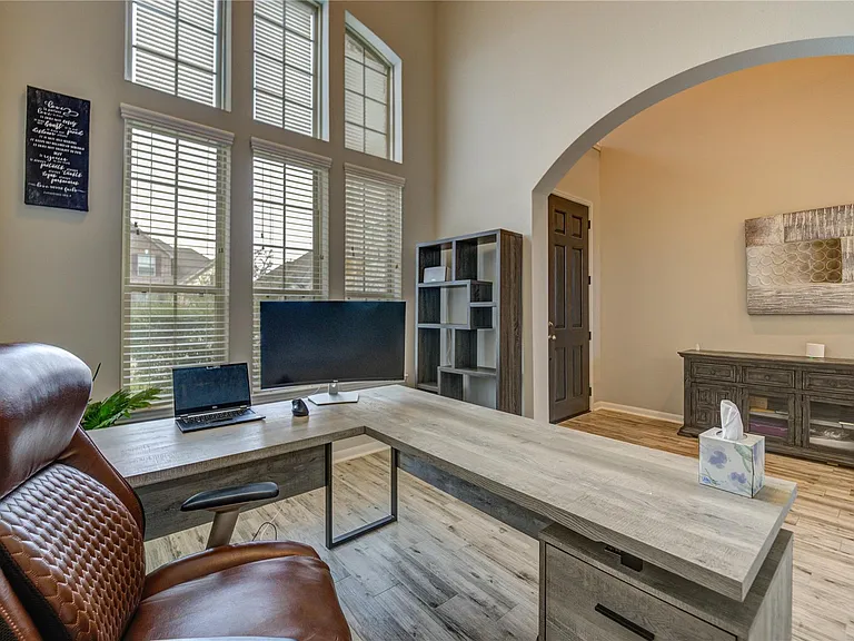 2727 Camellia Ave — Photo 7