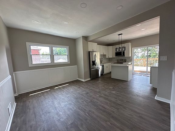 2nd image of 3741 Wapello St