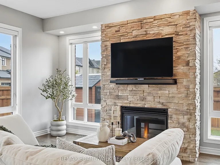 375 Cooks Mill Cres — Photo 15