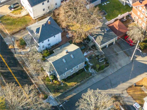 80 Hillside Ave, Providence, RI 02906