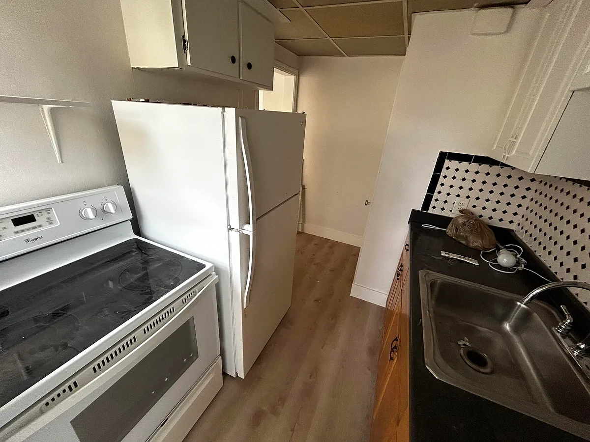 Building Photo - 631 SW 11th St #1W