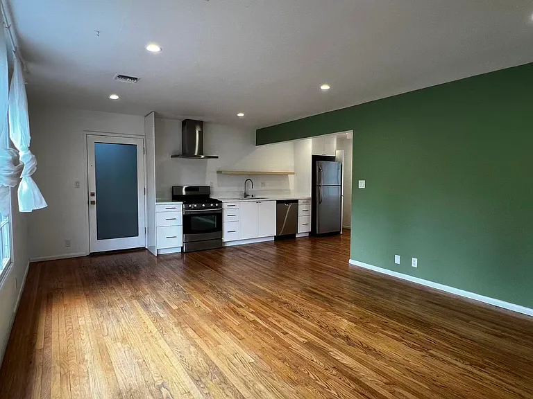 147 N Michigan Ave #4 — Photo 6