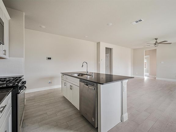 3rd image of 6225 Horsetail Dr