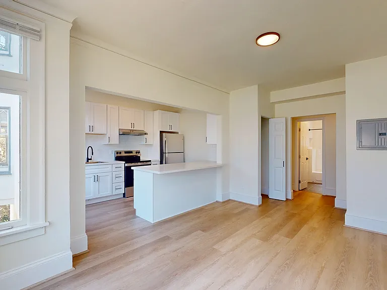 1335 Washington St #8 — Photo 2