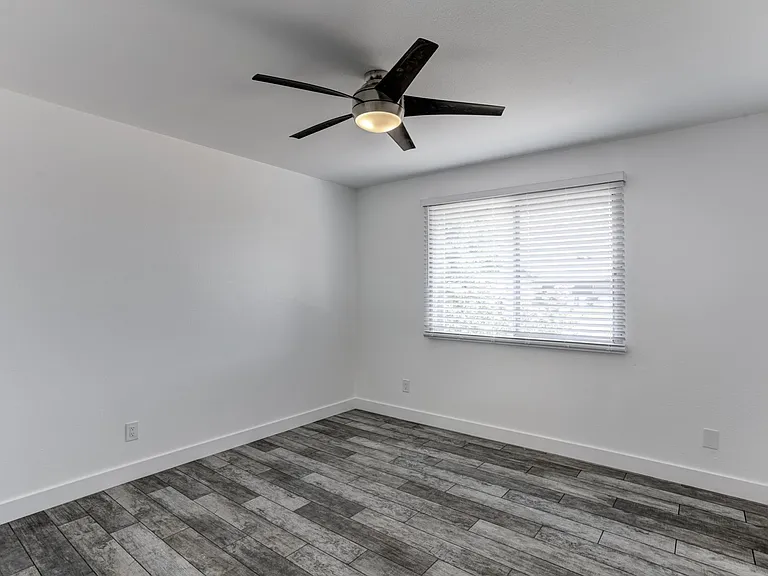 2500 E Hermosa Dr — Photo 16
