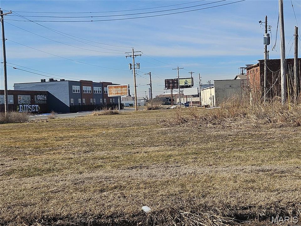2nd image of 411 N 12th St