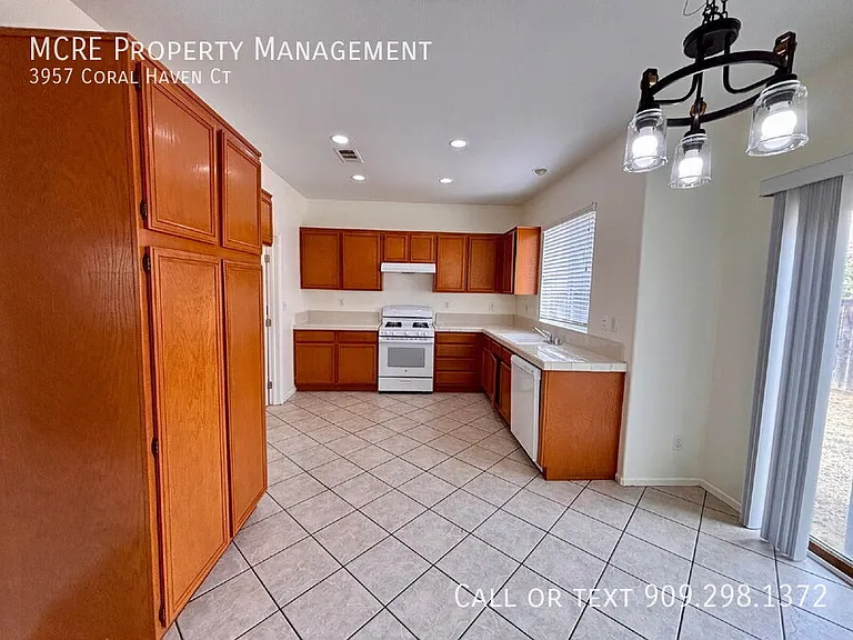 3957 Coral Haven Ct — Photo 8