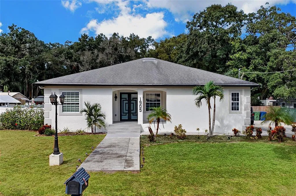 4 bed, 3.0 bath, 2044 sqft, $4,000 — Photo 1