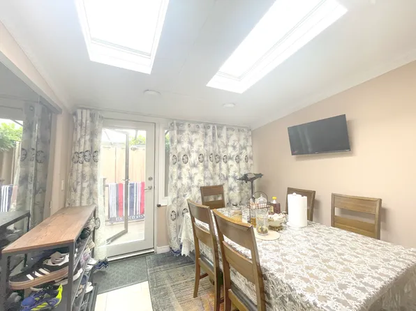 2963 Voorhies Avenue image 15 of 53