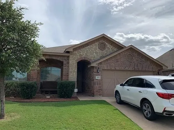 421 Commonwealth Dr, Saginaw, TX 76179
