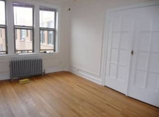 1365 W Estes Ave, Chicago, IL 60626