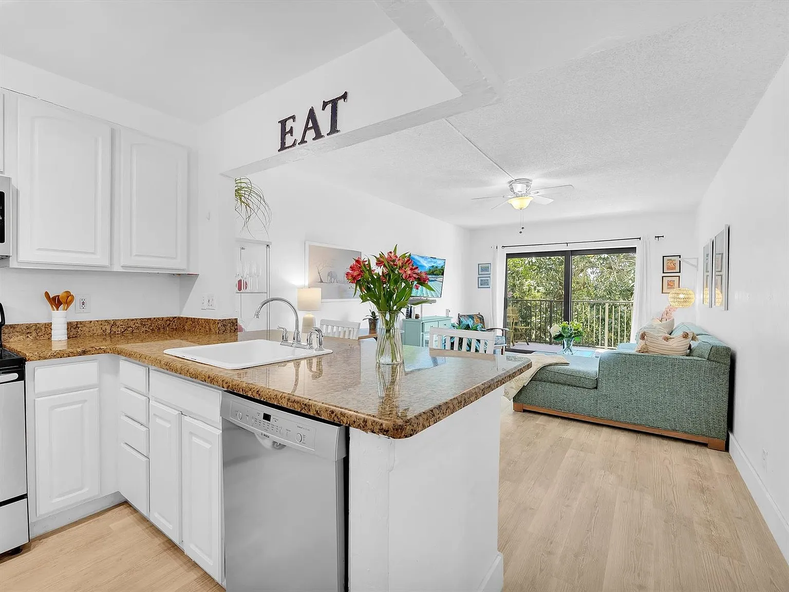 2 bed, 1100 sqft, $2,700 — Photo 4