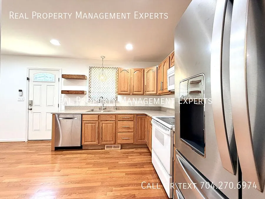 Beautiful 4BR/2BA Home in Charlotte! — Photo 2
