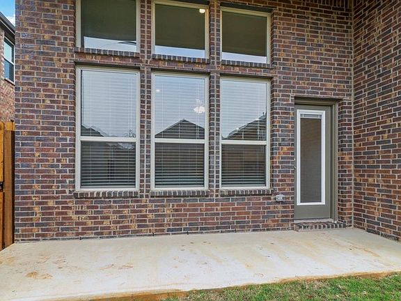 2nd image of 2004 Foggy Woods Ln