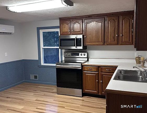 3rd image of 81 Middlefield St