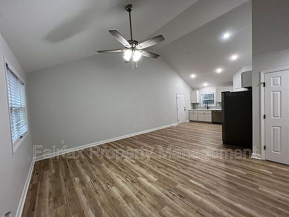 4th image of 621 Dailey St
