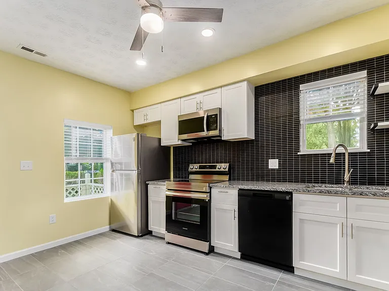 1426 E Rich St — Photo 9