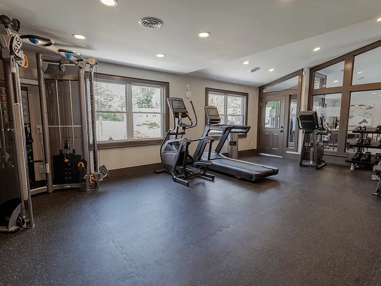 The Court at Sandstone Apartments — Photo 24