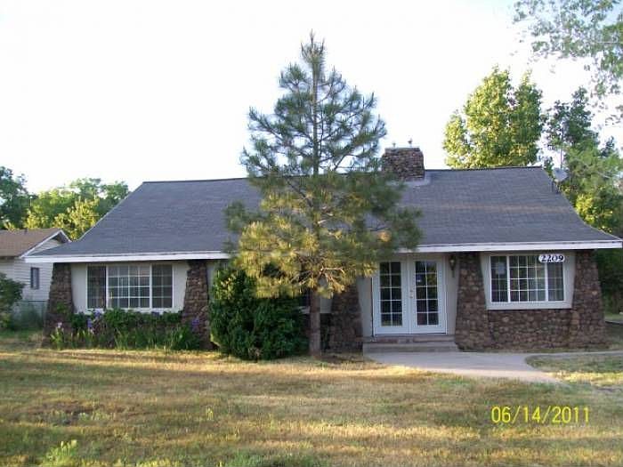 1st image of 2209 River St