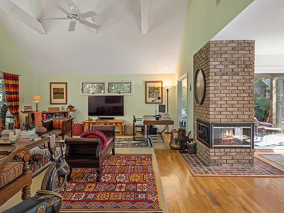 3rd image of 170 Talmage Farm Ln