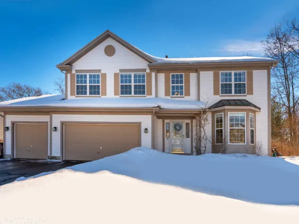 765 Providence Ln, Crystal Lake, IL 60012