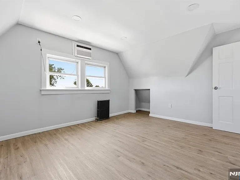 90 Dewitt Pl — Photo 17