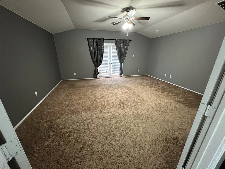 5561 Othello Dr — Photo 24