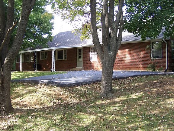 2nd image of 4040 Trail Dr