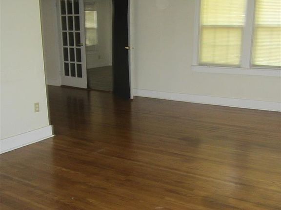 3rd image of 725 E North 13th St