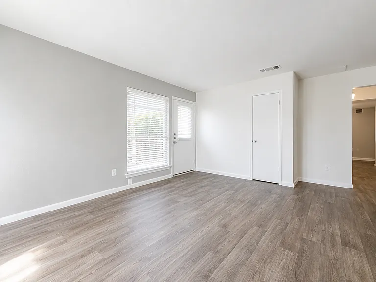 5009 Copperbend Blvd #B — Photo 3