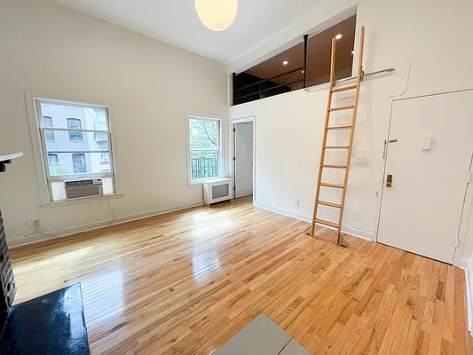 Rented by City Connections Realty | media 15