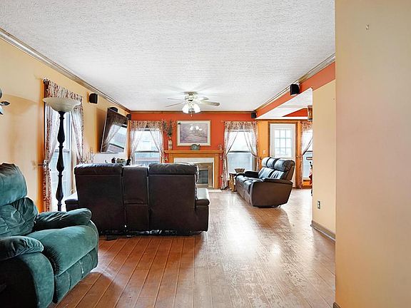 4th image of 664 Academy Dr