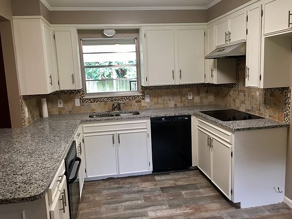 4th image of 1115 Canadian St