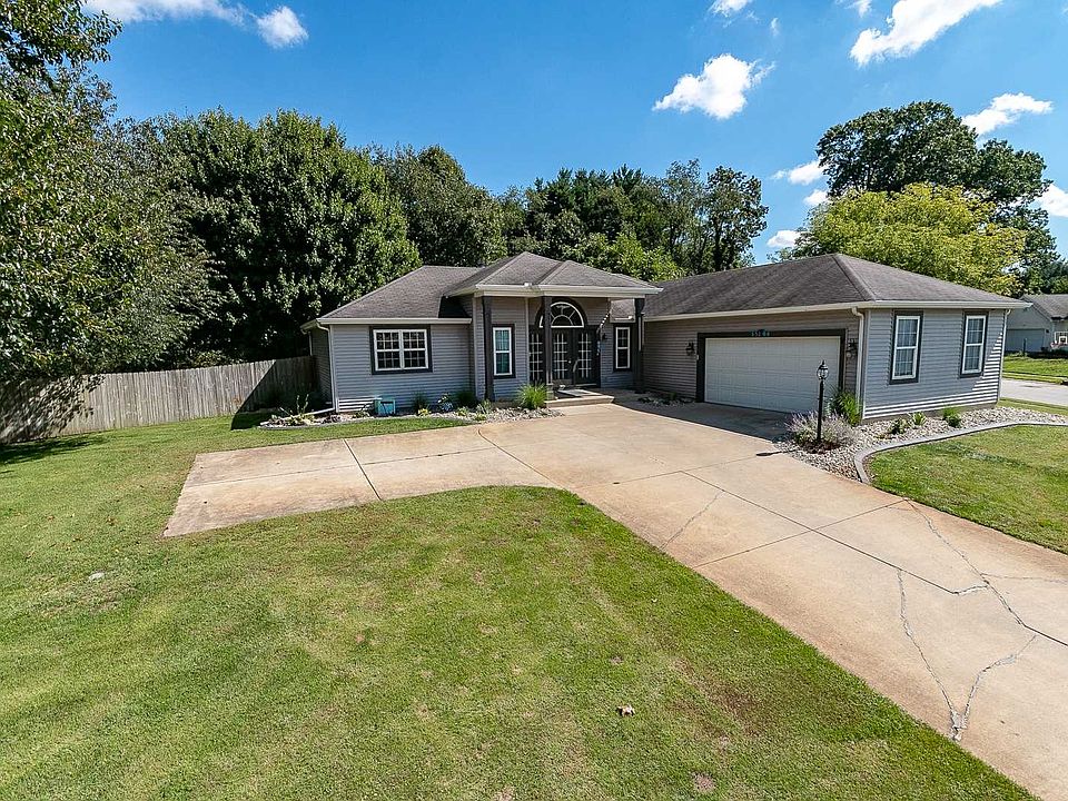 BEAUTIFUL CURB APPEAL SIDE LOAD RANCH HOME PRIVACY FENCED, CONCRETE EDGING, TIERED DECKING SIDE LOAD GARAGE ALL ON A CORNER LOT