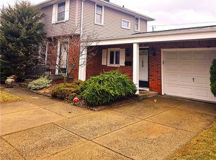 225 Donna Lea Blvd, Williamsville, NY 14221