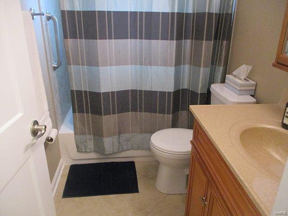 4th image of 718 Peace Haven Ct