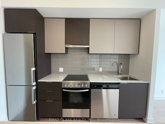 5th image of 203 College St #2805