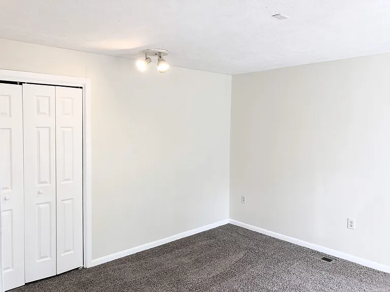 528 N Grandview St — Photo 8