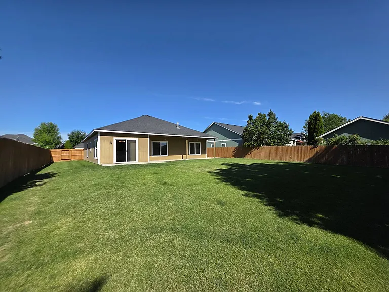 2300 Meridian Ave — Photo 29