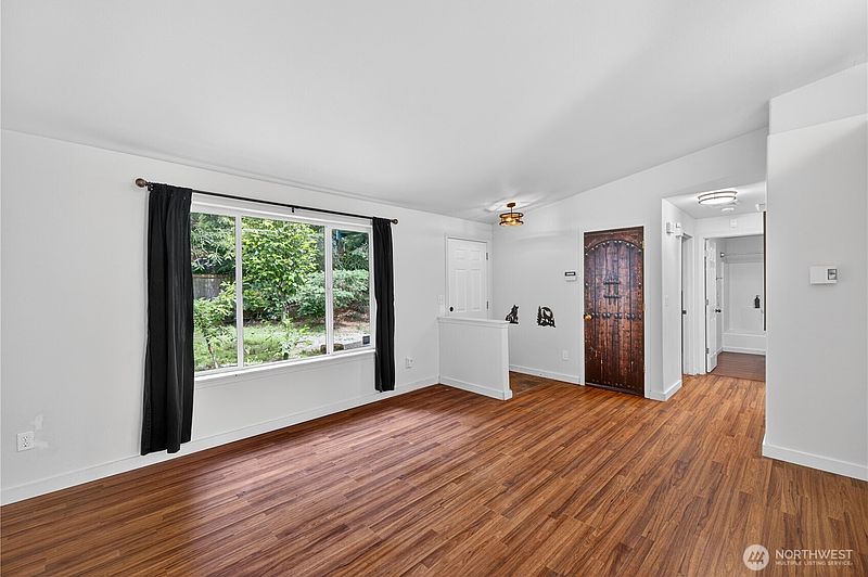 5th image of 744 Summerset Way