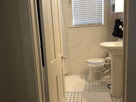 3rd image of 331 S Academy Ave