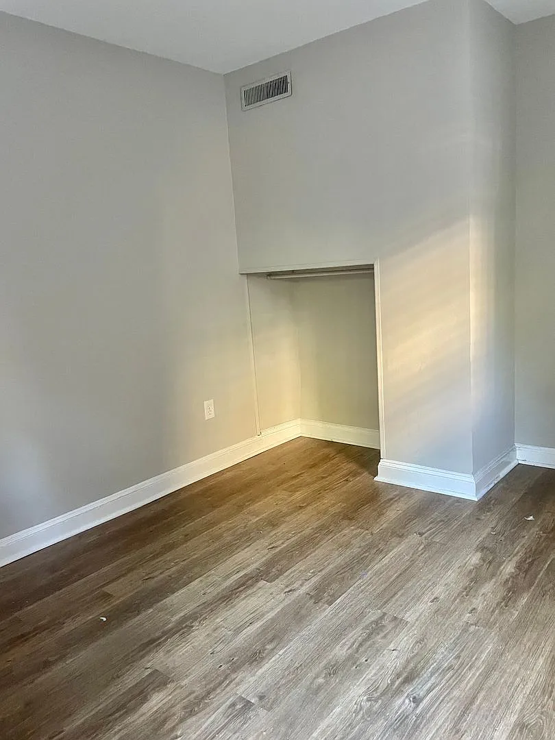 Franklin Court Apartments — Photo 3