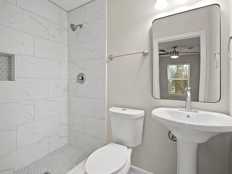 2122 Stadium Dr — Photo 18