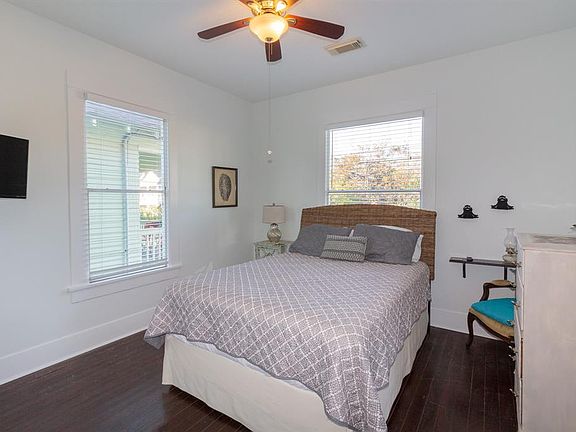 5th image of 2118 35th St