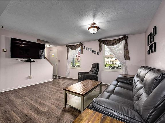 3rd image of 8383 Bernice Dr